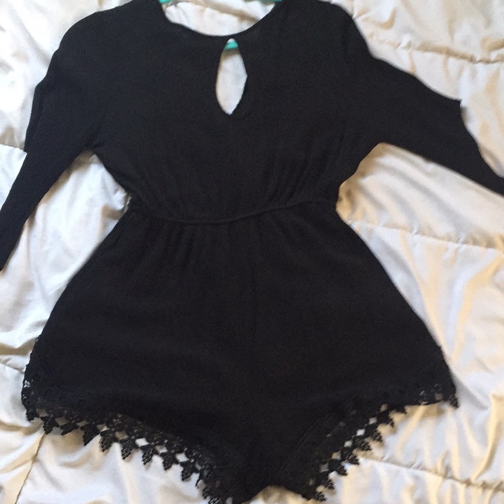 Small black romper 🖤 - Picture 3 of 3